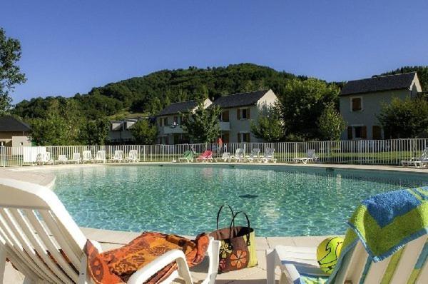 Saint Geniez D'Olt Jolie T2 Amenagee Et Equipee Village Goelia 2 Piscines Chauffees Ngoại thất bức ảnh